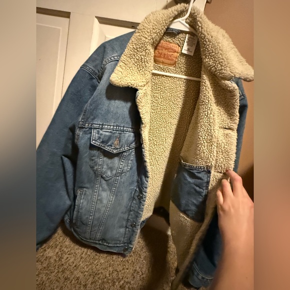 Levi's Cream Sherpa Lined Trucker Jacket - Picture 8 of 16